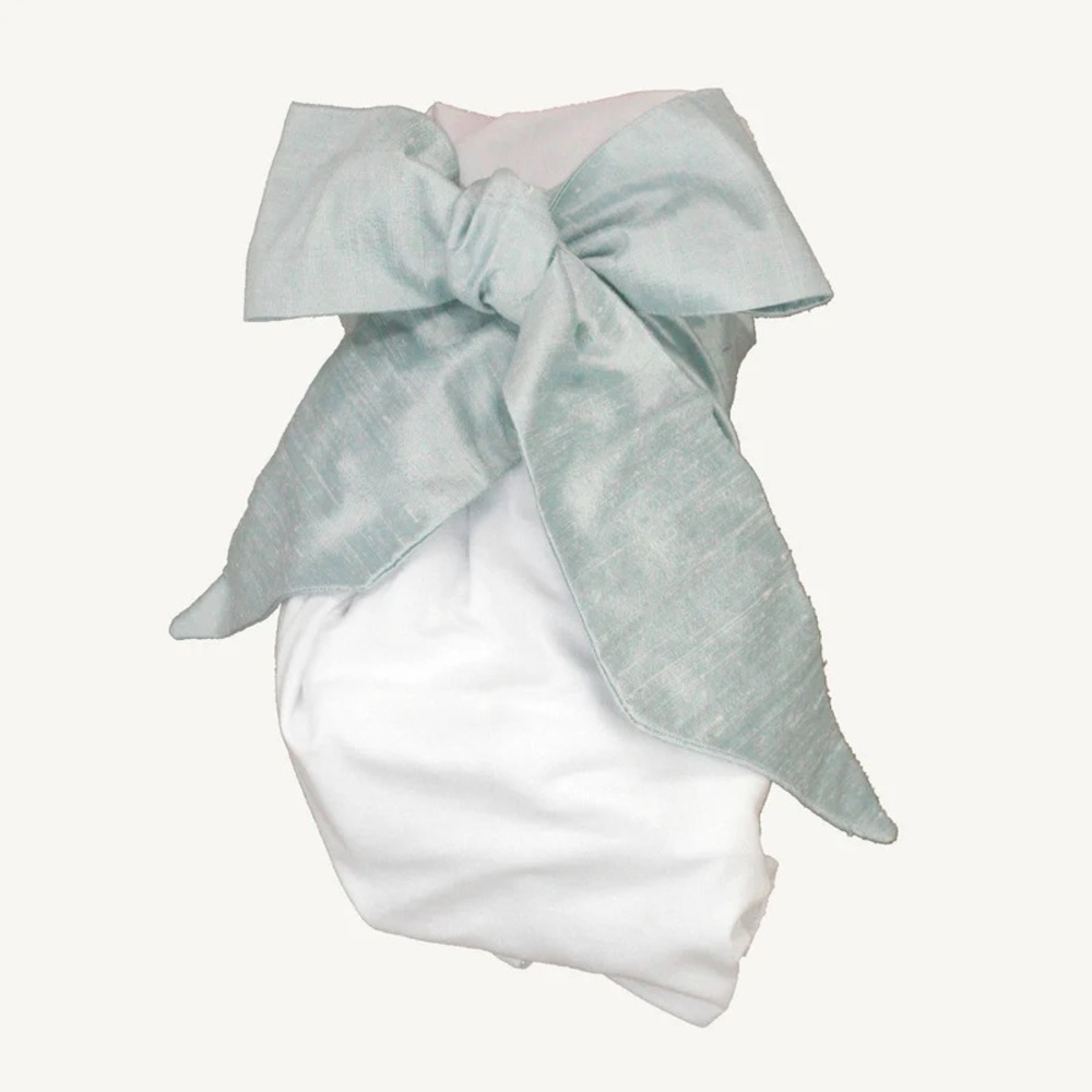 The Beaufort Bonnet Company White and Light Blue Bow Bonnet